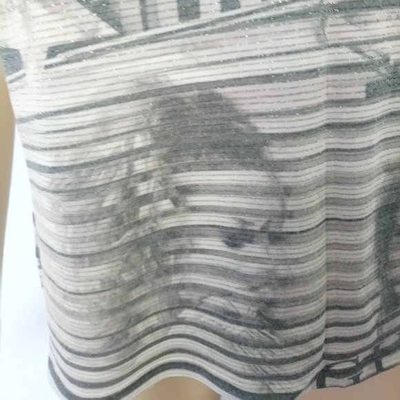 New GUESS Gray Tee-Shirt Top Sz Small Cute! - Picture 5 of 10